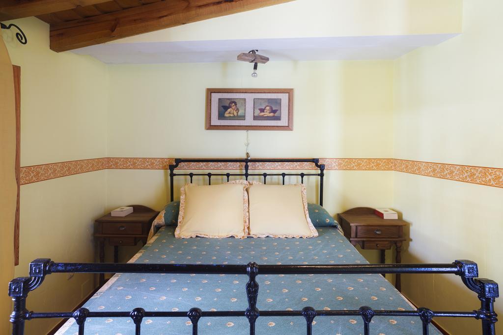 La Casa Del Tio Venancio Guest House Caracenilla Room photo