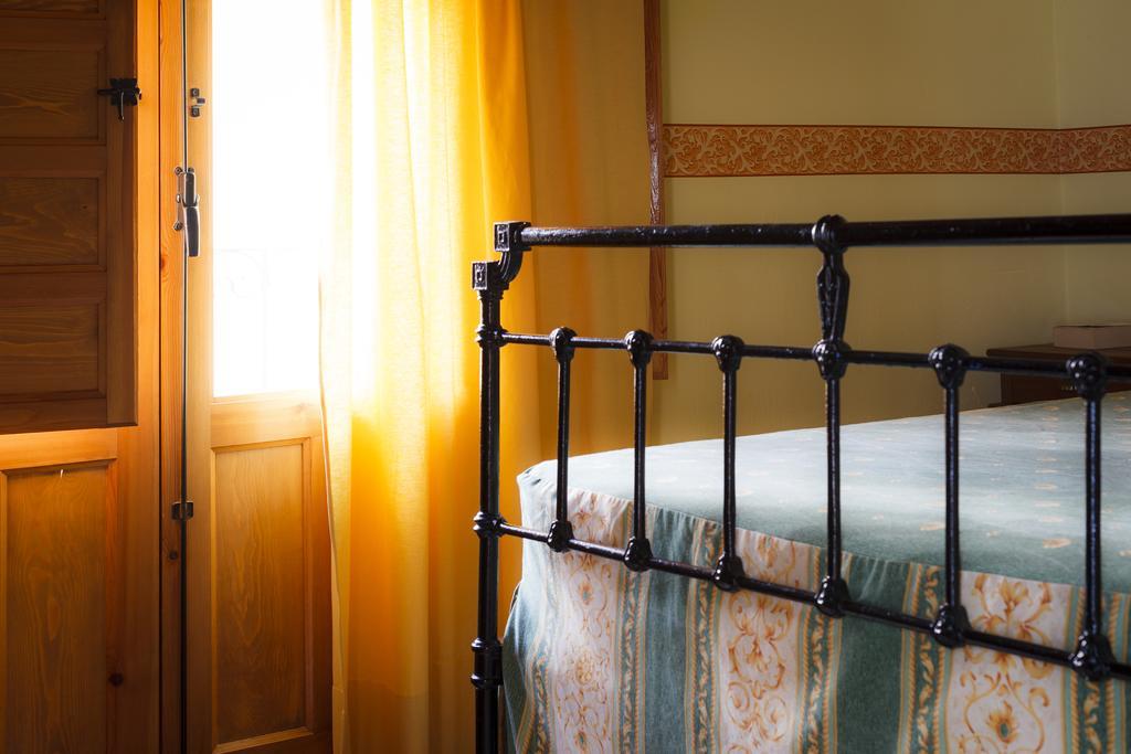 La Casa Del Tio Venancio Guest House Caracenilla Room photo